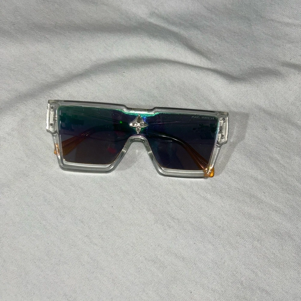 Louis Vuitton Cyclone Multicolor Gradient Glasses - Picture 3 of 4